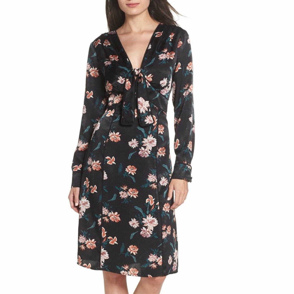 Chelsea28 Long Sleeve Knot Front Dress Size M
